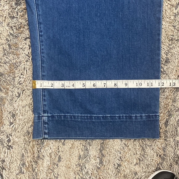 Universal thread, wide leg, crop soft denim medium wash, jeans, size 22 w/ belt - Picture 7 of 11